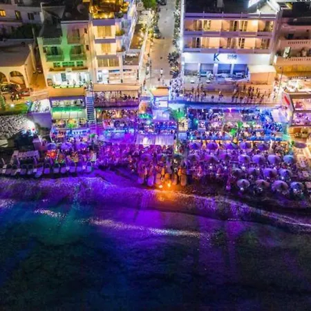 شقة Beachfront Penthouse Studio خيرسونِسوس