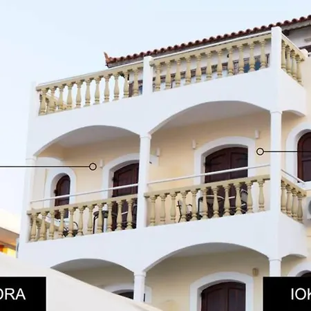 Beachfront Penthouse Studio شقة *