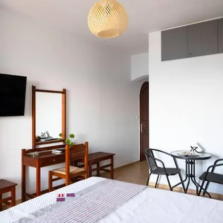 Beachfront Penthouse Studio *