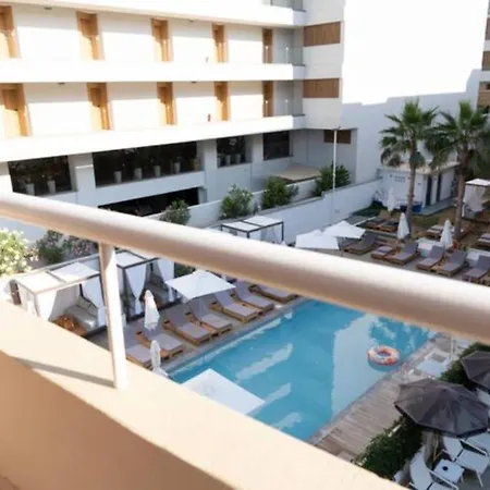 Beachfront Penthouse Studio Apartman *