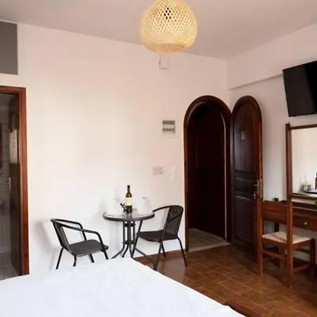 Beachfront Penthouse Studio * Herszonisszosz